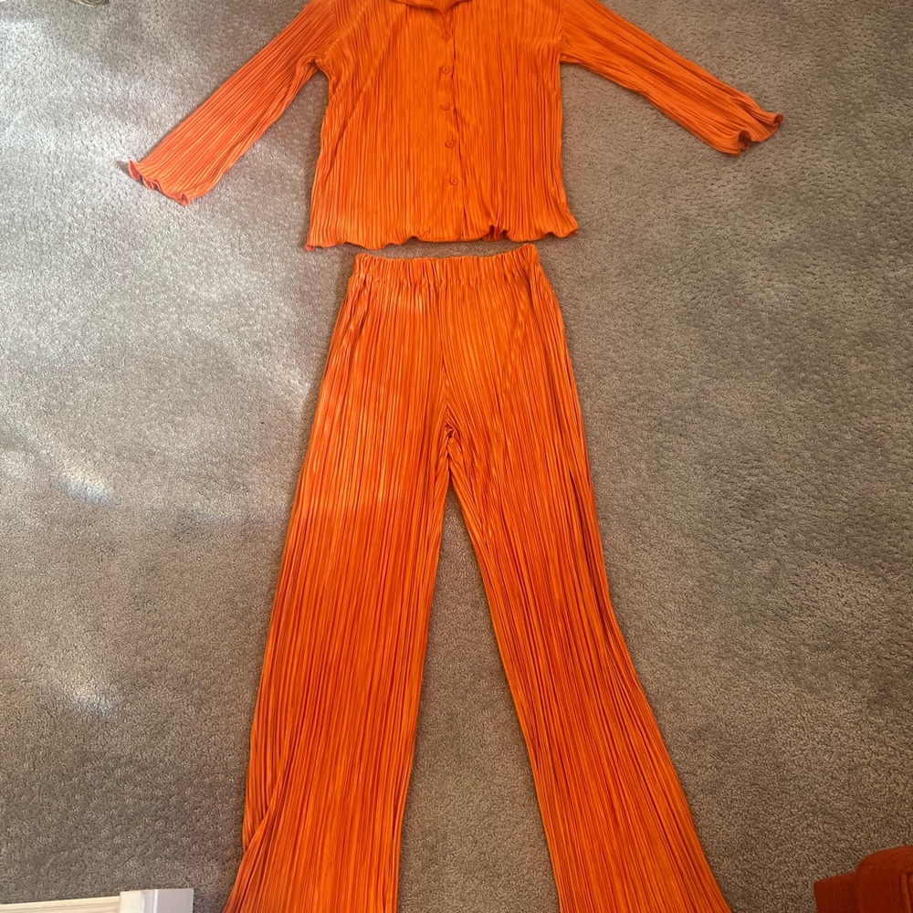 Orange Pleated Women’s Casual Set - great for October 🎃